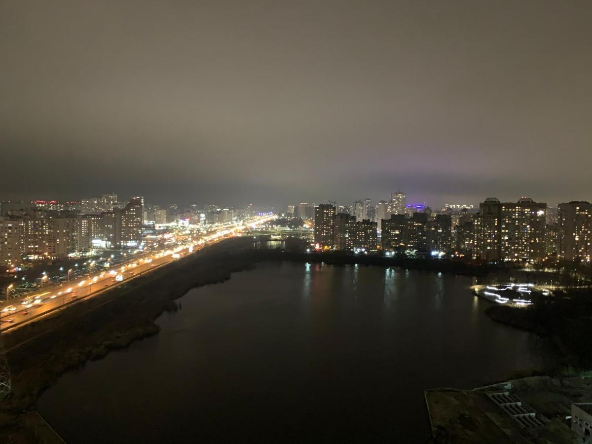Квартира В Жк Лебединый, Ревуцкого 40 В, Метро Харьковская Позняки Kiev Exteriör bild